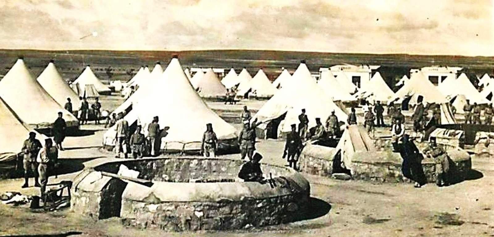 1379- Bedeau - Zouaves montant les tentes2.jpg
